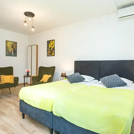 Apartamento With A Parking Space - 14051 Split